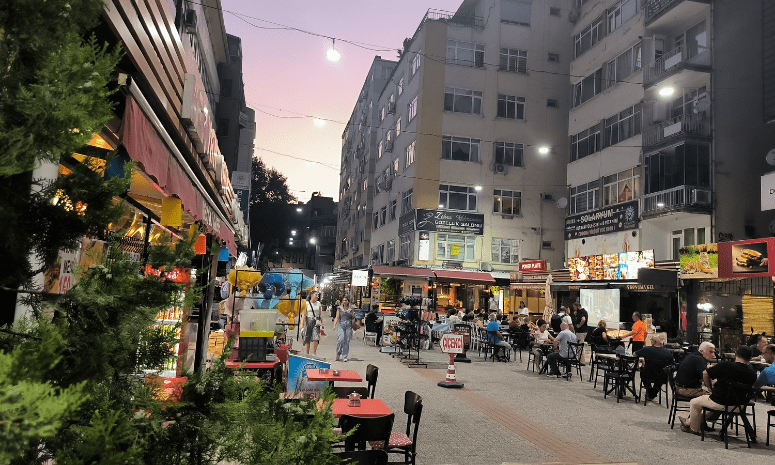 Konuma Gel, Nalbantoğlu’nun Akşamlarına Kültür Taşıyor