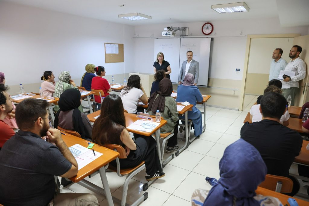 Büyükşehir’den memur adaylarına KPSS provası