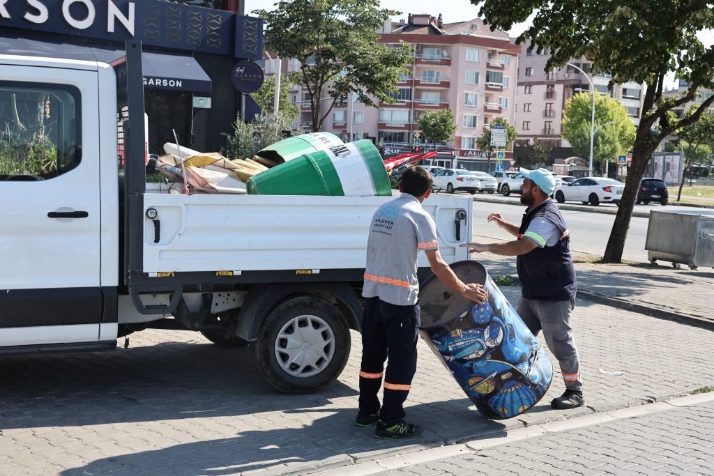 Nilüfer’de kaldırımlar temizlendi