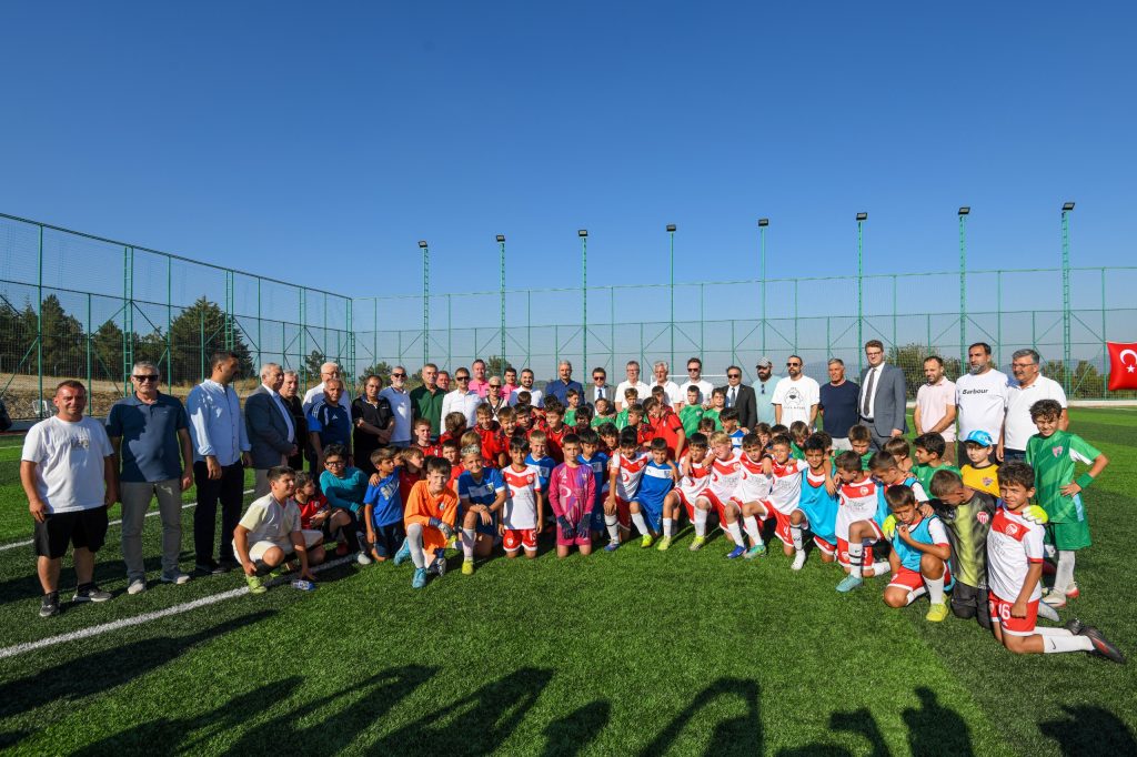 Osmangazi’de Anlamlı Turnuva: Feyyaz Alptuğ Memişoğulları’nın Adı Yeşil Sahada Yaşıyor