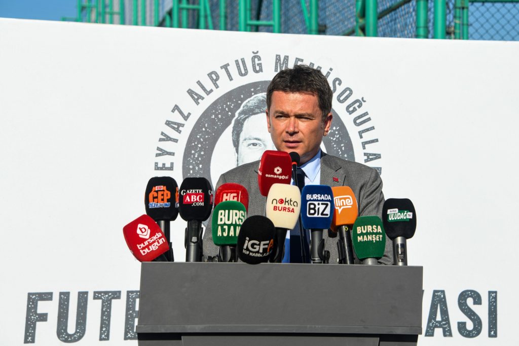 Osmangazi’de Anlamlı Turnuva: Feyyaz Alptuğ Memişoğulları’nın Adı Yeşil Sahada Yaşıyor Osmangazi’de Anlamlı Turnuva: Feyyaz Alptuğ Memişoğulları’nın Adı Yeşil Sahada Yaşıyor