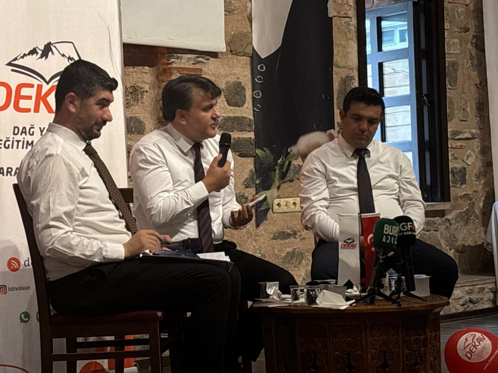 Hukukçuların Gözünden Gelecek İnşası: DEKAV 3. Gençlik Buluşması Gerçekleşti