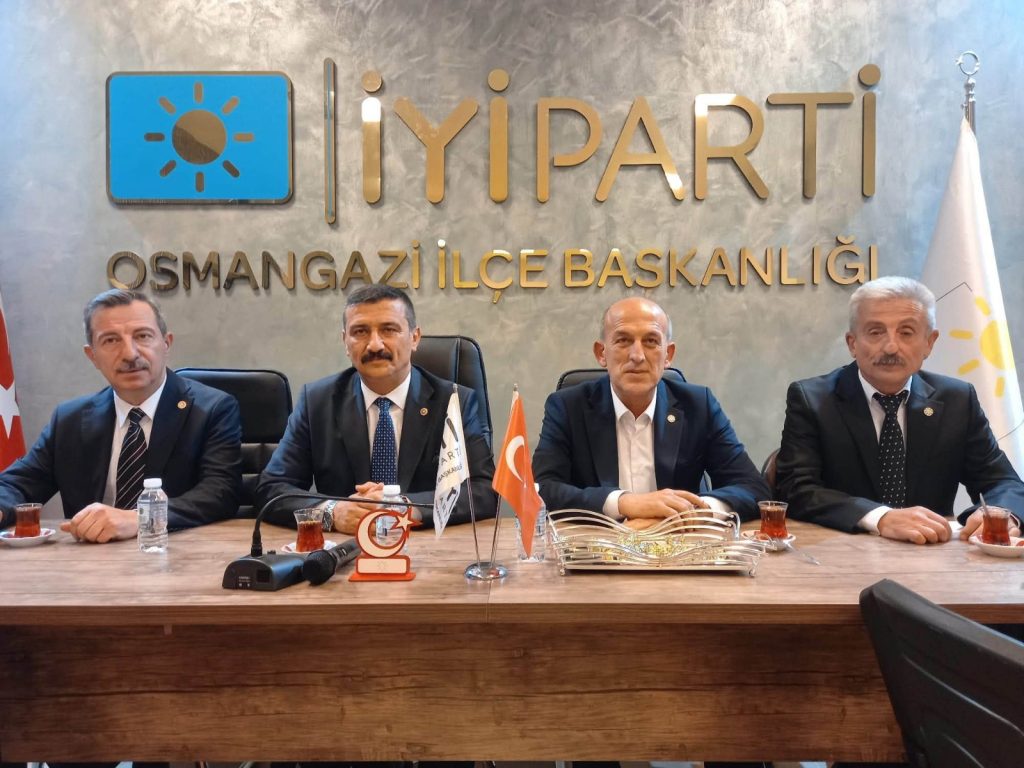 İYİ Parti Osmangazi’de Yeni Katılımlar: 300’e Yakın Üye Rozet Taktı