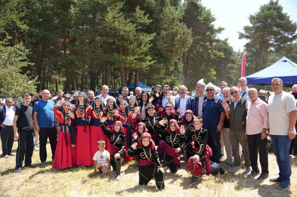 İznik’te Maviyemiş Coşkusu: Candarlı’da 5. Maviyemiş Festivali’ne Binlerce Kişi Akın Etti