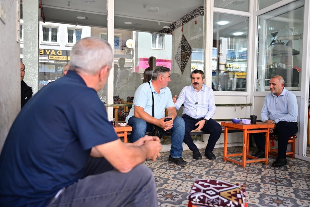 Yıldırım Belediye Başkanı Oktay Yılmaz, Çiçek Caddesi esnafıyla buluştu