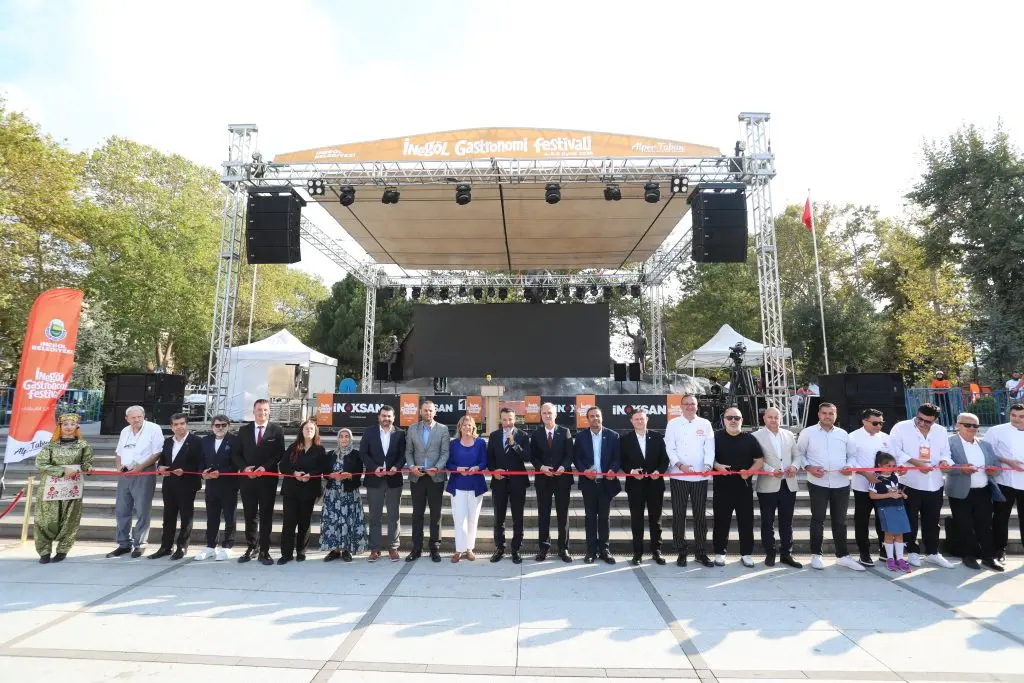 İnegöl Gastronomi Festivali Heykel Meydanı’nda Kapılarını Açtı