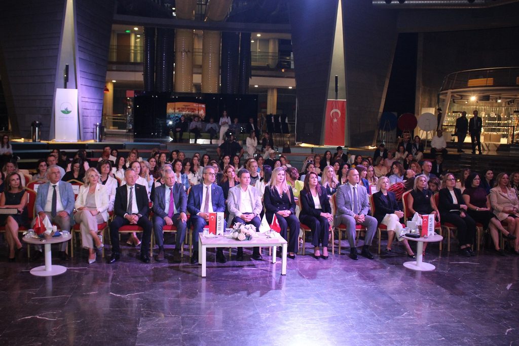 BUİKAD Yeni Döneme ‘Kadın Liderliği’ Vizyonuyla Başladı BUİKAD Yeni Döneme ‘Kadın Liderliği’ Vizyonuyla Başladı