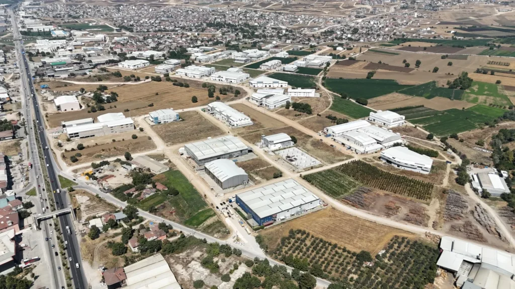 İnegöl Akhisar Sanayi Bölgesinde Yollar Sathi Kaplama İle Yenileniyor