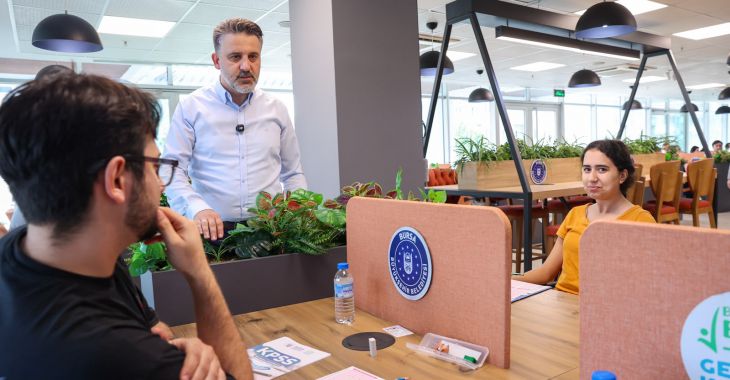 Başkan Vekili Şahin Biba KPSS Provasında Gençleri Yalnız Bırakmadı