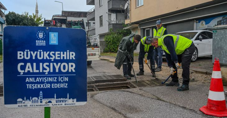 Büyükşehir Ekipleri Sağanak Yağışa Anında Müdahale Etti