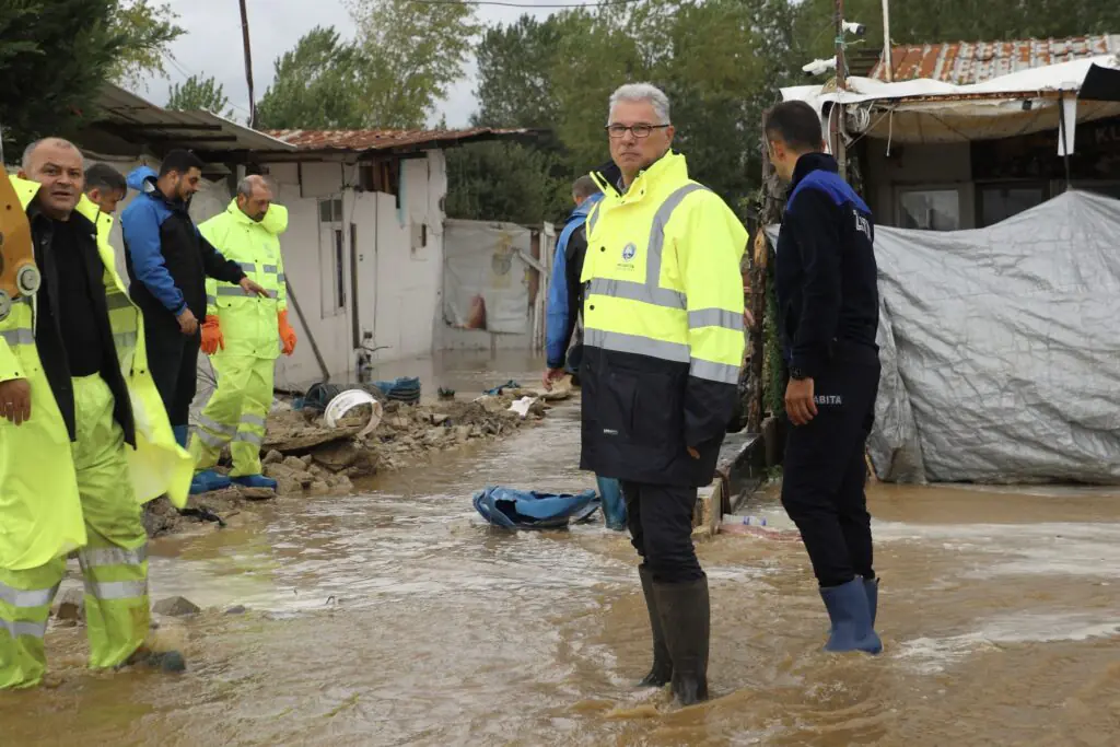 Mudanya’da Şiddetli Yağış Taşkın Getirdi: Ekipler Anında Müdahale Etti