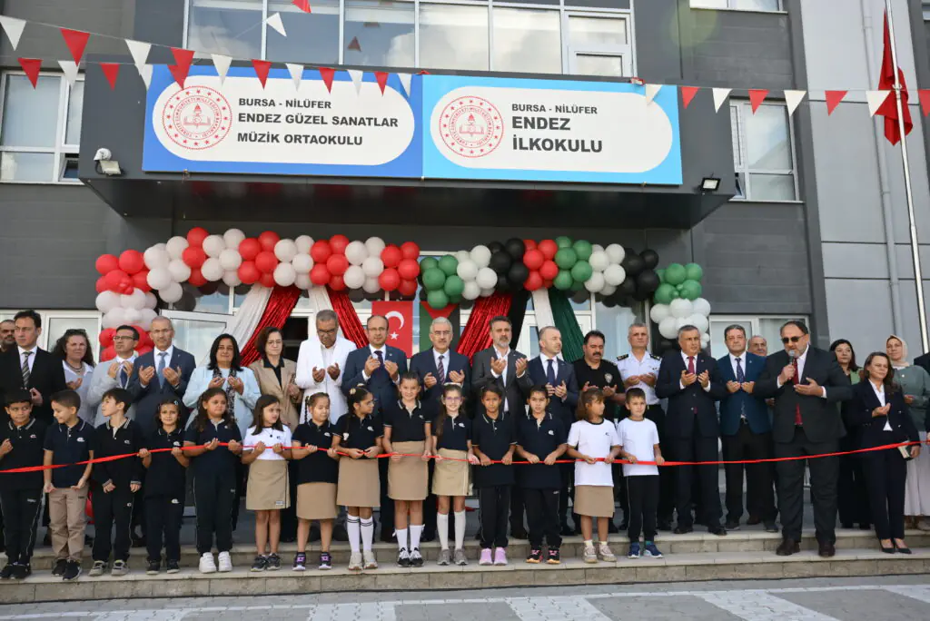 Bursa’da İlköğretim Haftası Heykel Meydanı’nda Kutlandı