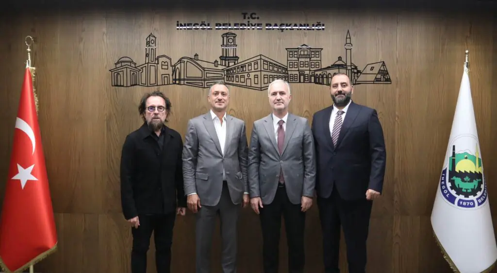 İnegöl’ün 10 Bin Kişilik Yeni İlçe Stadyumu İçin İmzalar Atıldı