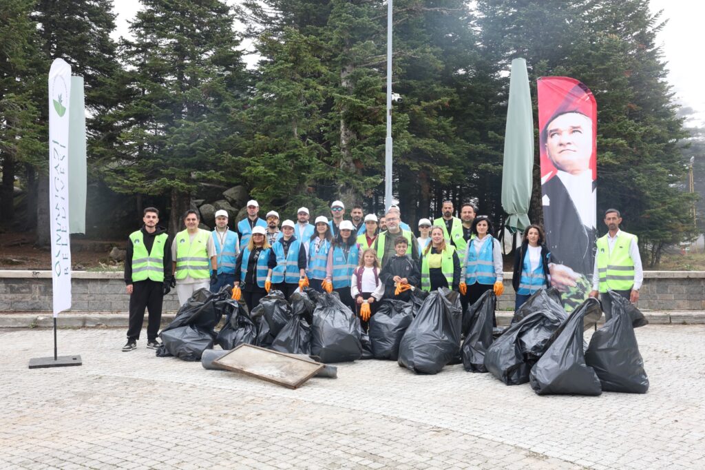 Osmangazi Belediyesi’nden Uludağ’da Anlamlı Çevre Temizliği