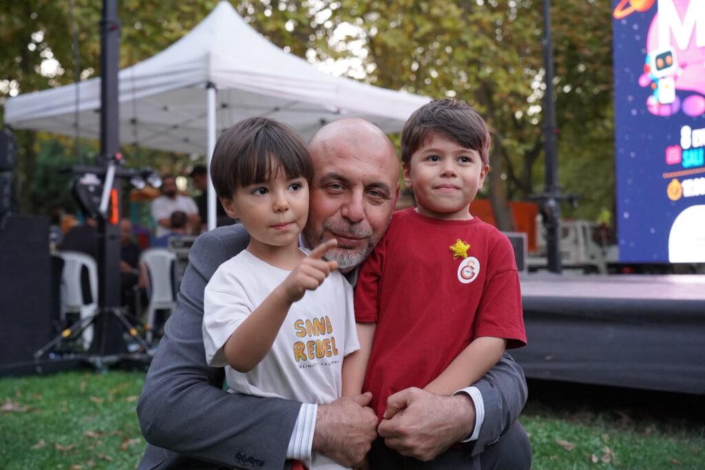 Bekir Aydın Mobil Fest’te Çocukların Bilim Heyecanına Ortak Oldu