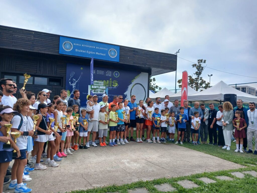 Sporun Birleştirici Gücü Bursa’da: 81 Aile Tenis Turnuvasında Buluştu