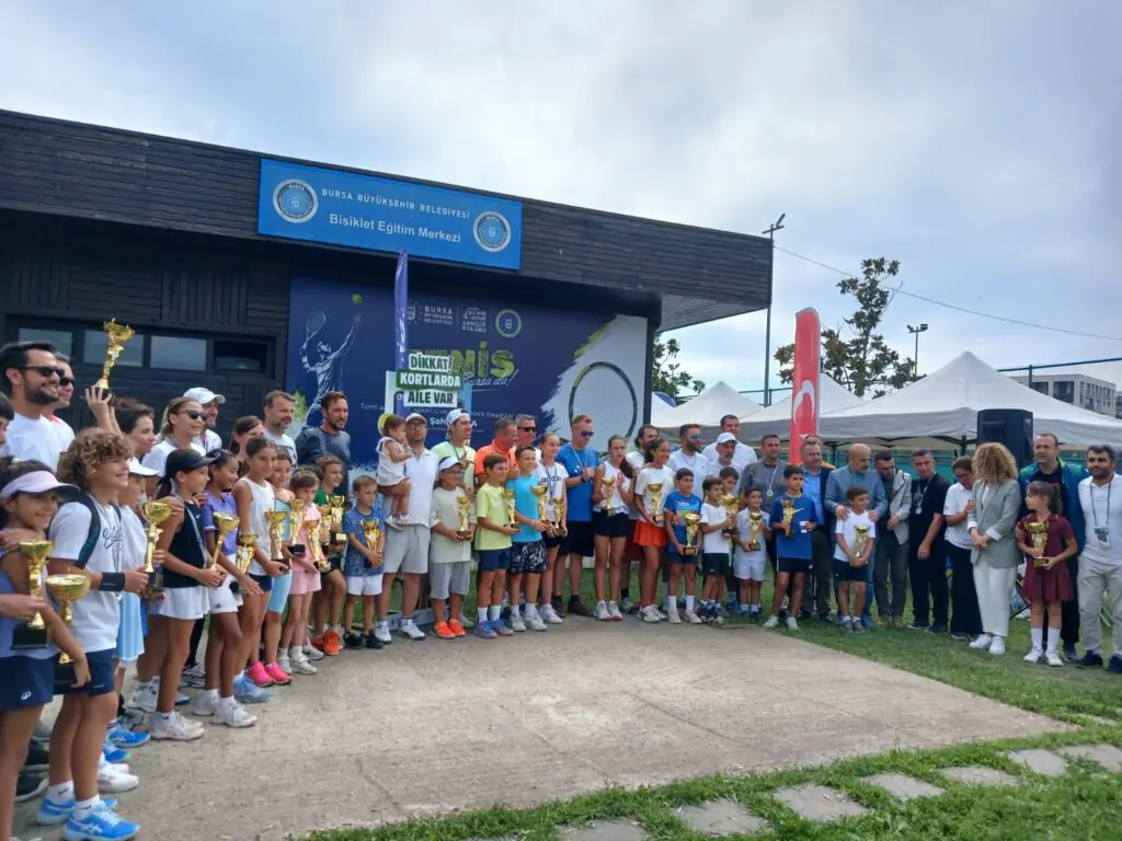 Sporun Birleştirici Gücü Bursa’da: 81 Aile Tenis Turnuvasında Buluştu
