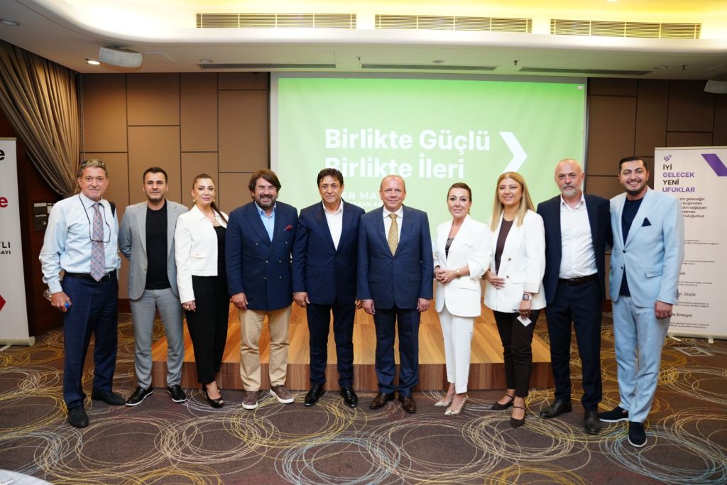 BTSO Adayı Özer Matlı 42. Komite Üyeleriyle Akşam Yemeğinde Buluştu