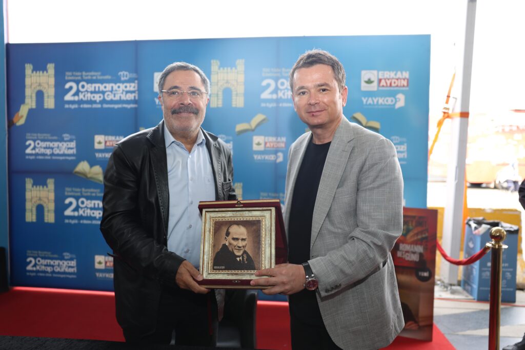 Ahmet Ümit Osmangazi Kitap Günleri’nde: İmzaya Uzun Kuyruklar Oluştu