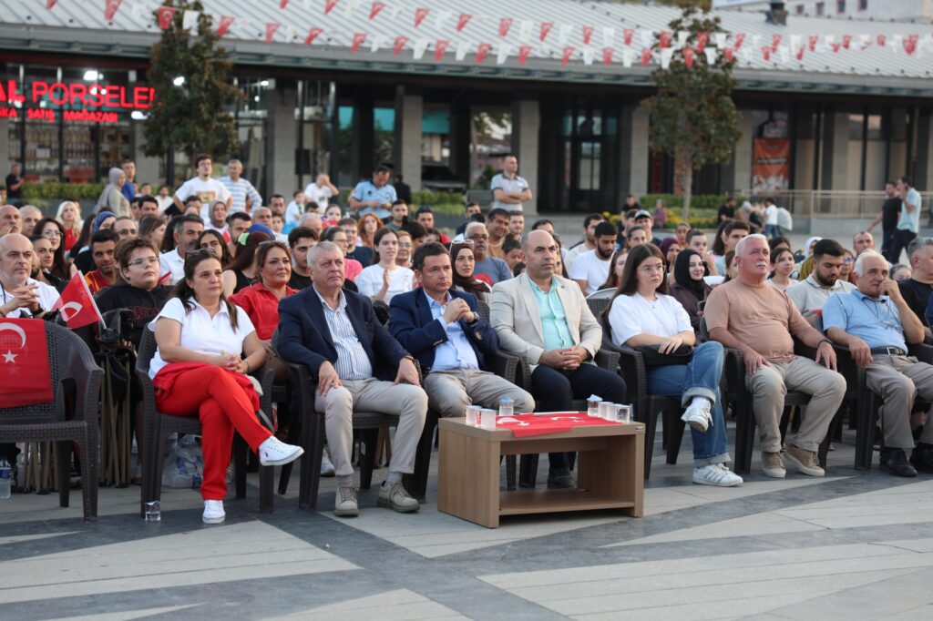 Osmangazi Meydanı’nda Filenin Sultanları İçin Şampiyonluk Coşkusu
