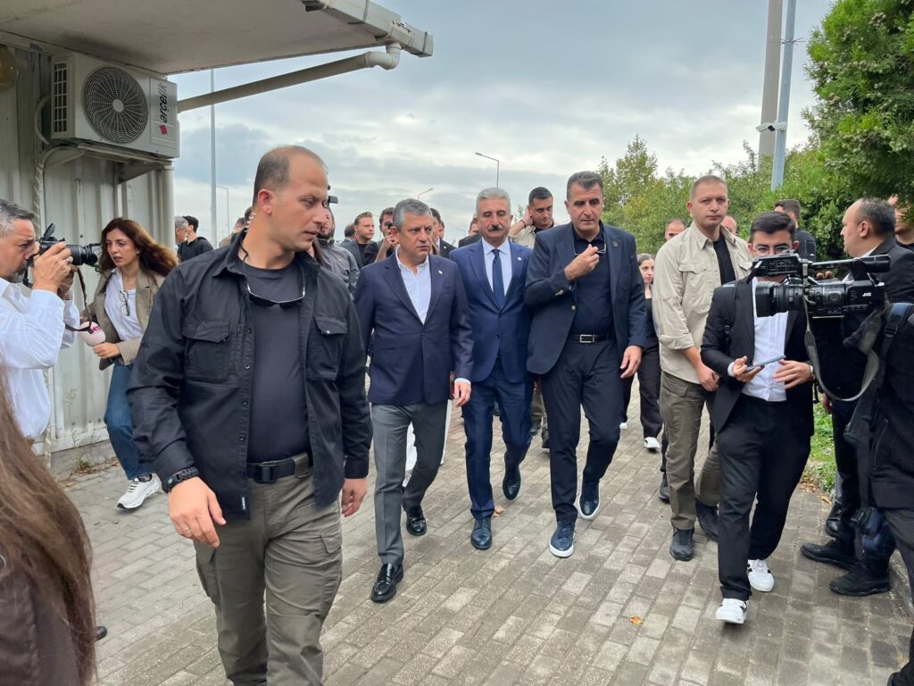 Özgür Özel’den Mustafa Bozbey’e Cezaevi Ziyareti