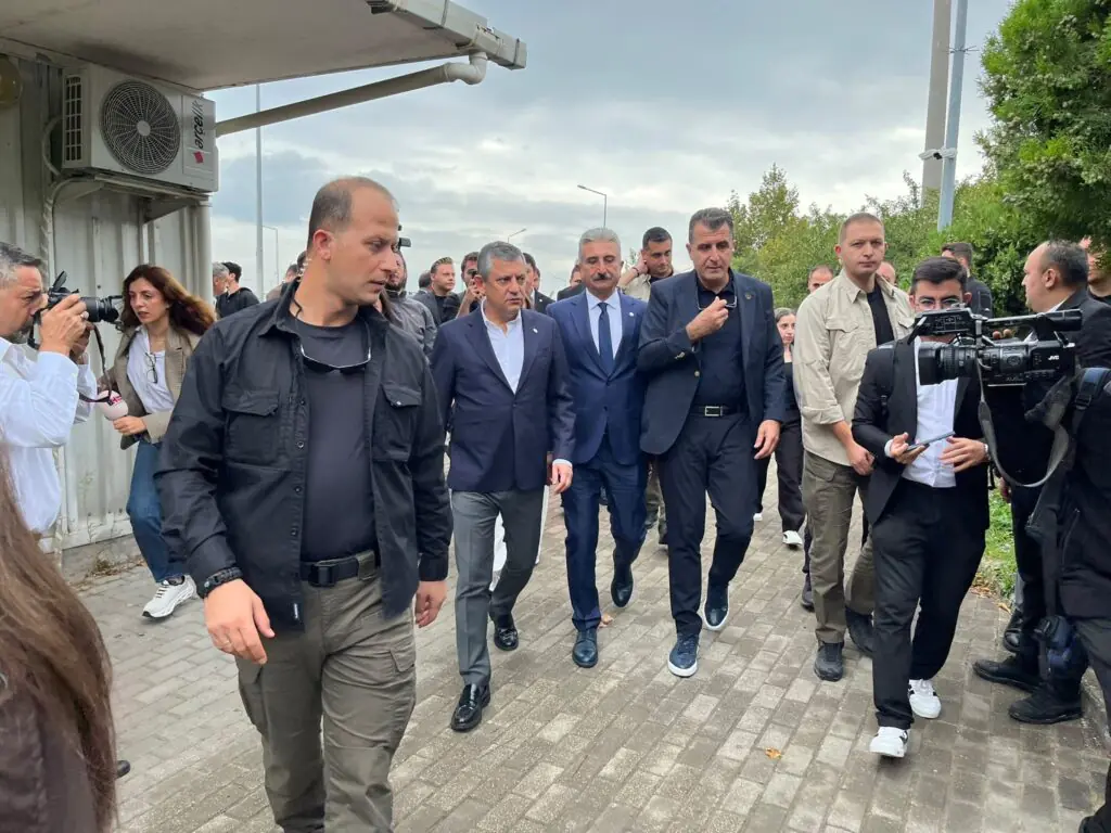 Özgür Özel’den Mustafa Bozbey’e Cezaevi Ziyareti