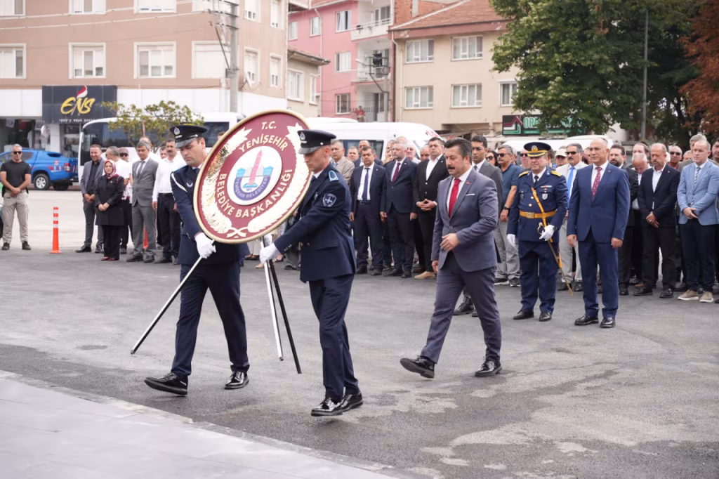 Yenişehir’de 30 Ağustos Coşkusu Yenilenen Heykel Meydanı’nda Yaşandı