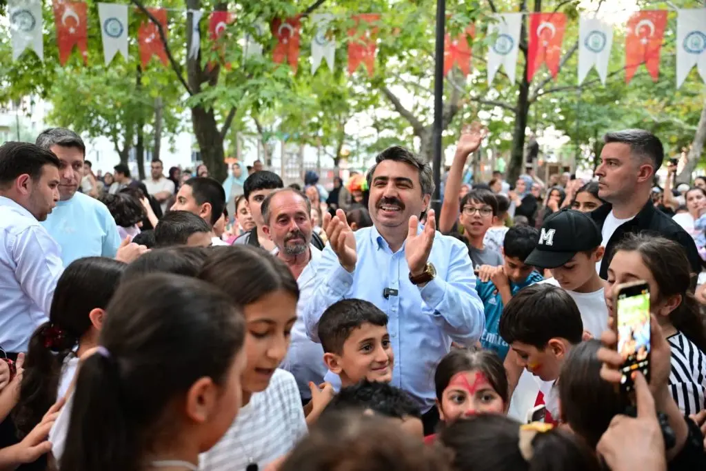 Yıldırım Belediyesi Mahalle Şenlikleriyle Çocuklara Unutulmaz Bir Yaz Yaşattı