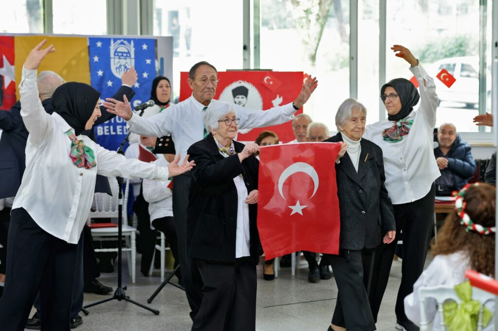Büyükşehir’le 29 Ekim Coşkusu: Huzurevinden Meydanlara Bayram Sevinci