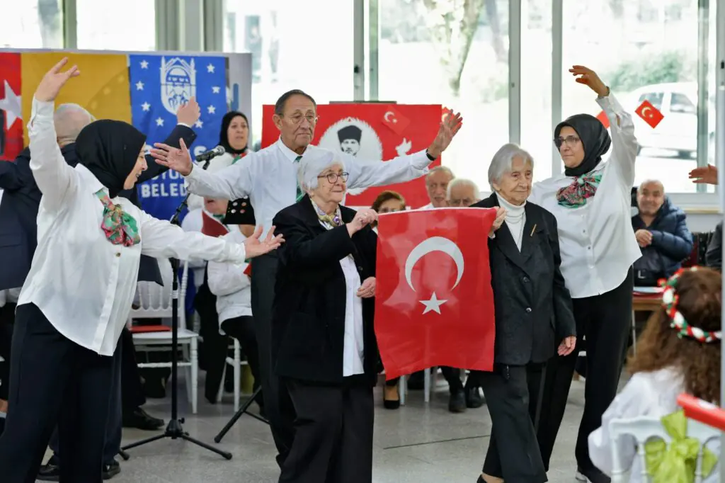 Büyükşehir’le 29 Ekim Coşkusu: Huzurevinden Meydanlara Bayram Sevinci