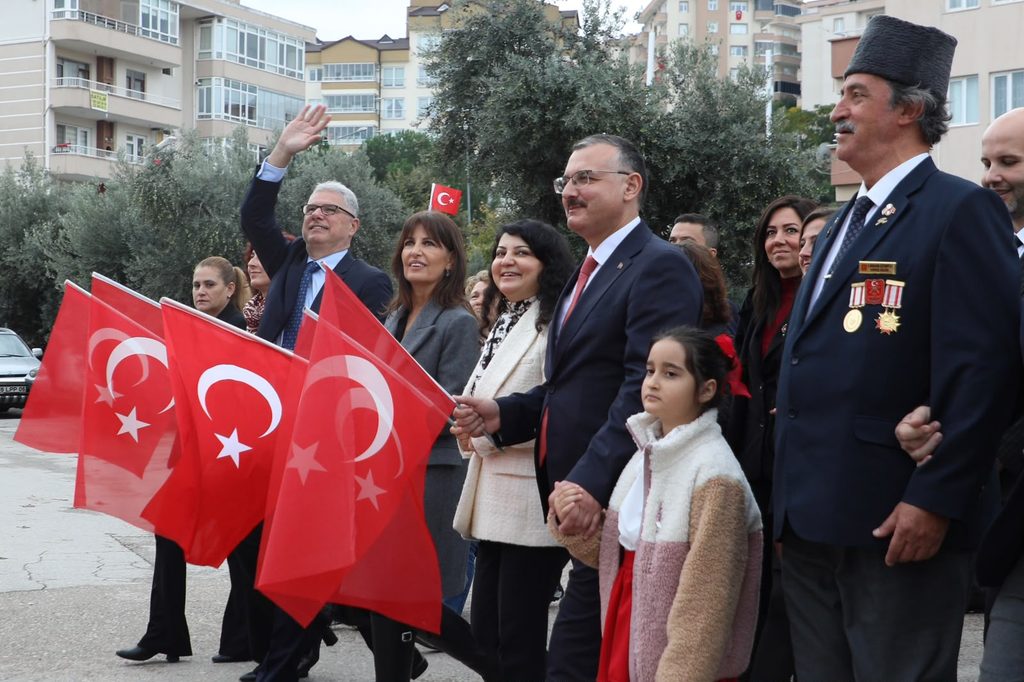 Mudanya'da Deniz Korteji Ve Mütareke Meydanı'nda Vals Coşkusu