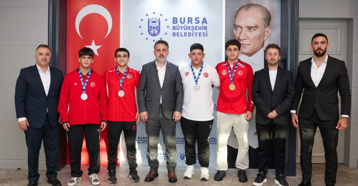 Büyükşehir Belediye Başkan Vekili Şahin Biba Şampiyon Güreşçileri Ağırladı