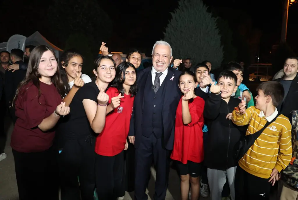 Nilüfer’de ‘Akşam Çayı’ Samimiyeti: Başkan Şadi Özdemir Akçalar Mahallesi’nde