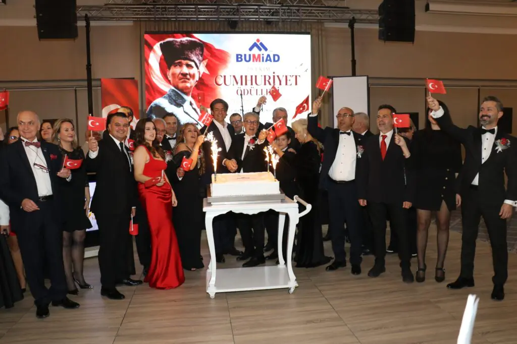 BUMİAD’dan Cumhuriyet Balosu: Cumhuriyet Ödülleri Sahiplerini Buldu