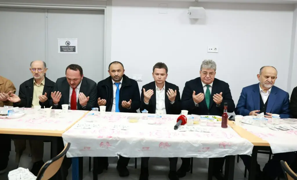 Başkan Erkan Aydın’dan Tuzpazarı Mahallesi Ziyareti: Esnaf Ve Vatandaşlarla Buluştu