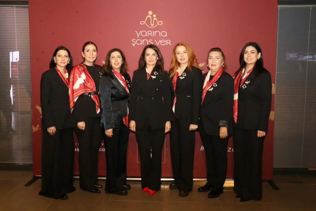 YASAV ve Feza Fikir Sanat’tan Anlamlı İş Birliği: “İşimiz İş” Oyunu Sahnelendi