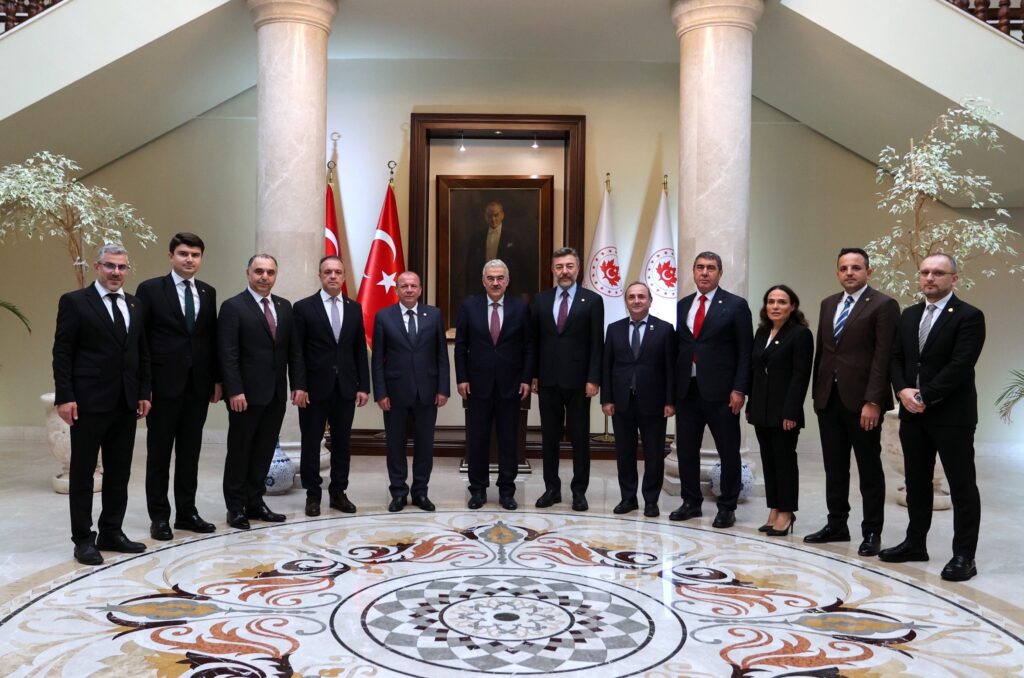 BTSO’da Yeni Dönem Başladı: Özer Matlı Mazbatasını Teslim Aldı