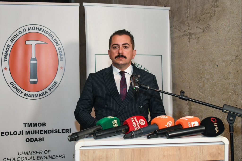 Osmangazi’de Dev Deprem Paneli: Bursa Ovası’nı Geçen Fay Hattı İçin Uyarı Osmangazi’de Dev Deprem Paneli: Bursa Ovası’nı Geçen Fay Hattı İçin Uyarı
