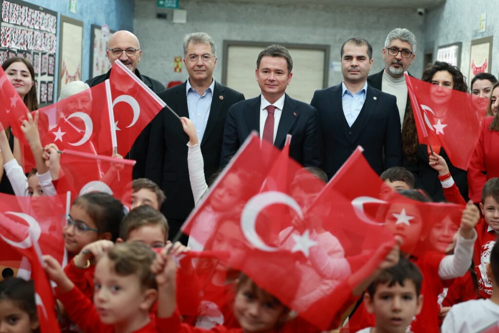 Başkan Erkan Aydın Kreşlerde Miniklerle Buluştu: Osmangazi’de 29 Ekim Coşkusu