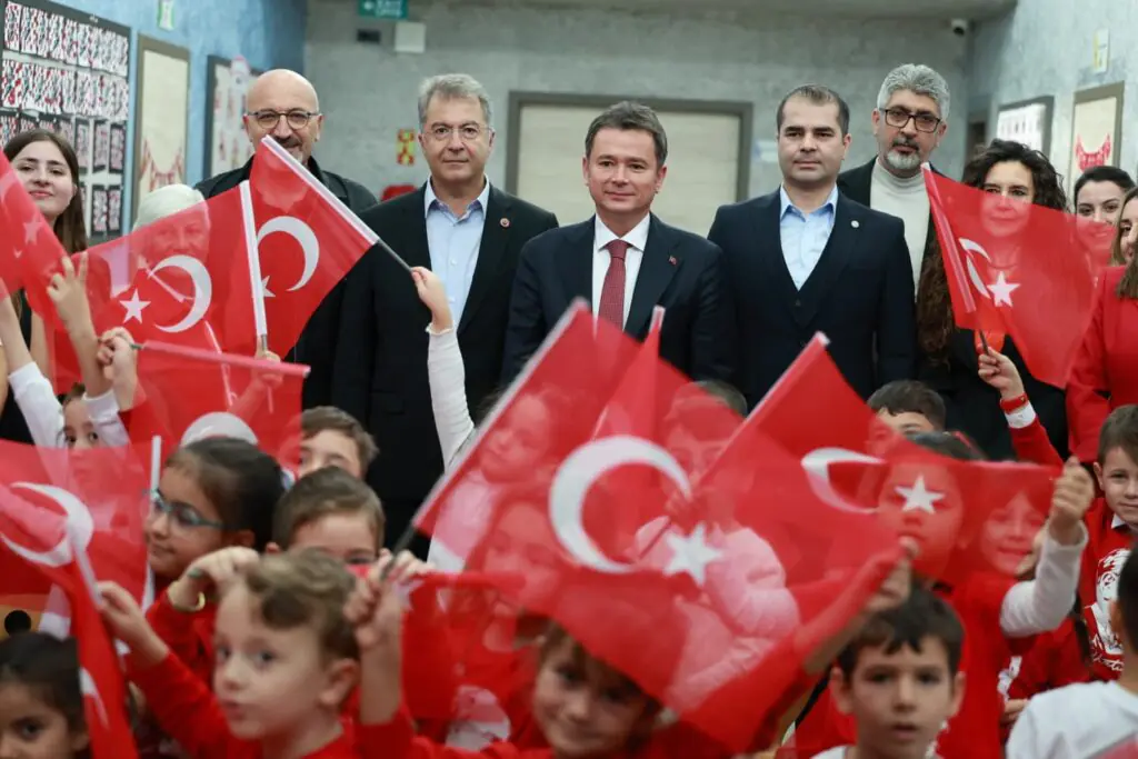 Başkan Erkan Aydın Kreşlerde Miniklerle Buluştu: Osmangazi’de 29 Ekim Coşkusu