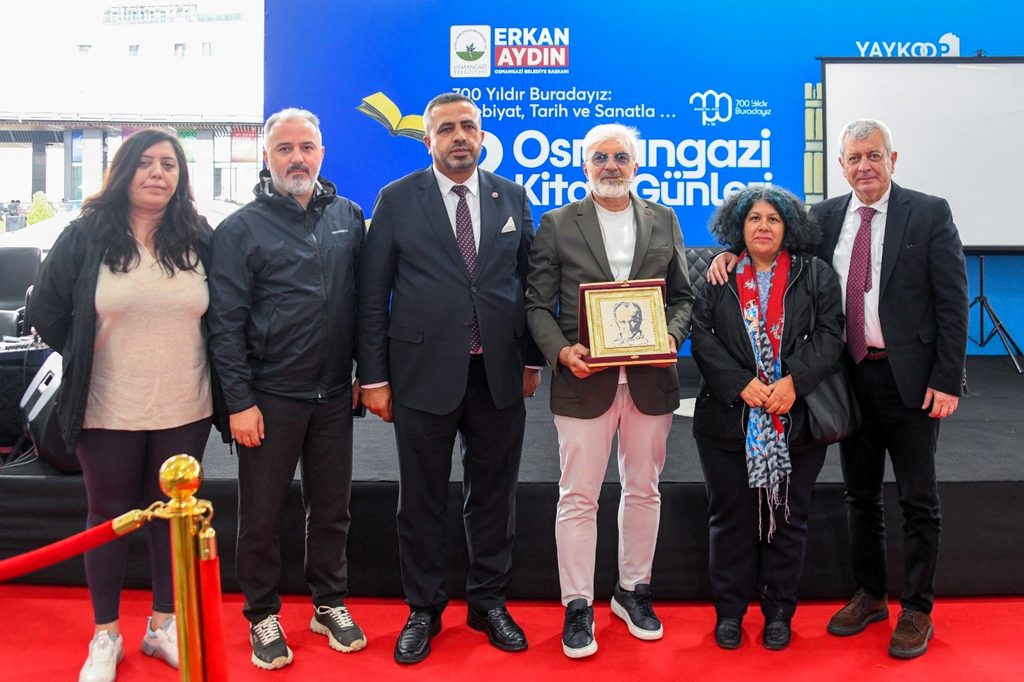 2. Osmangazi Kitap Günleri'nde Güney Özkılınç Okurlarla Buluştu