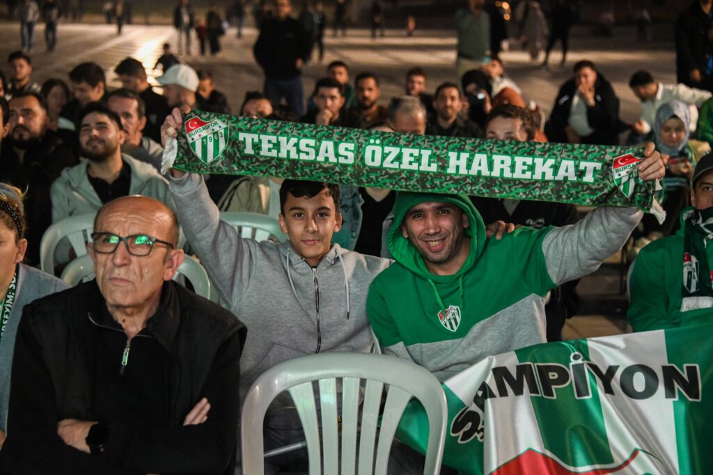 Osmangazi Meydanı’nda Bursaspor Coşkusu