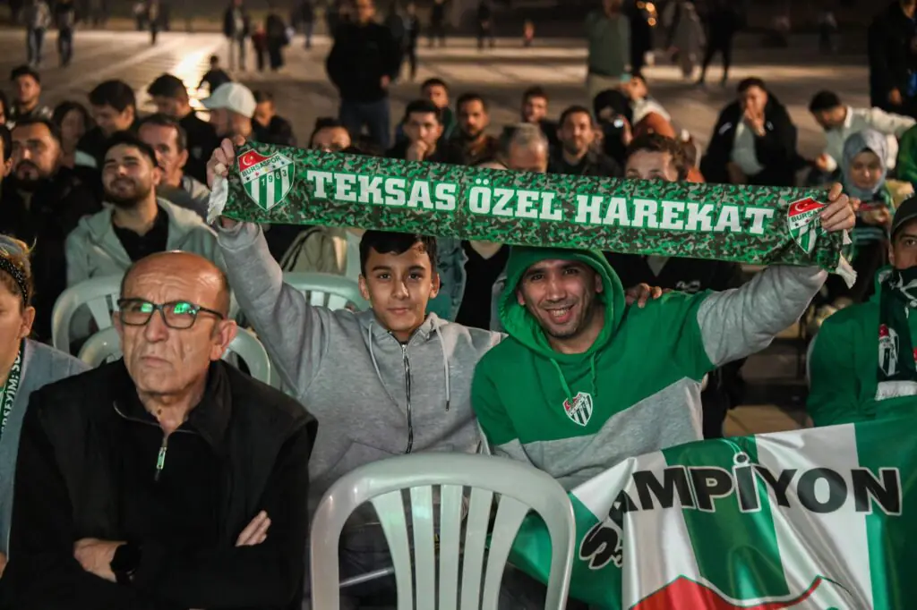 Osmangazi Meydanı’nda Bursaspor Coşkusu