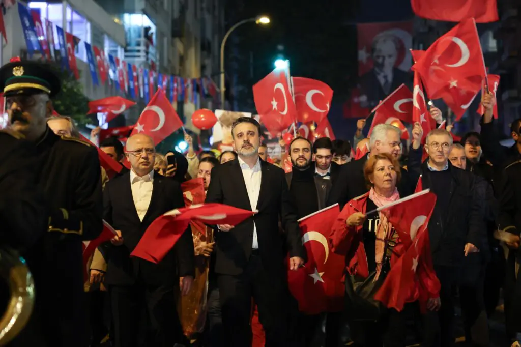 Bursa’da Cumhuriyet Korteji ve Berkay Konseriyle 103. Yıl Coşkusu Zirve Yaptı