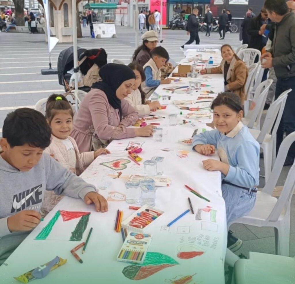 Yetim Vakfı Bursa’da Filistin İçin Çizdi