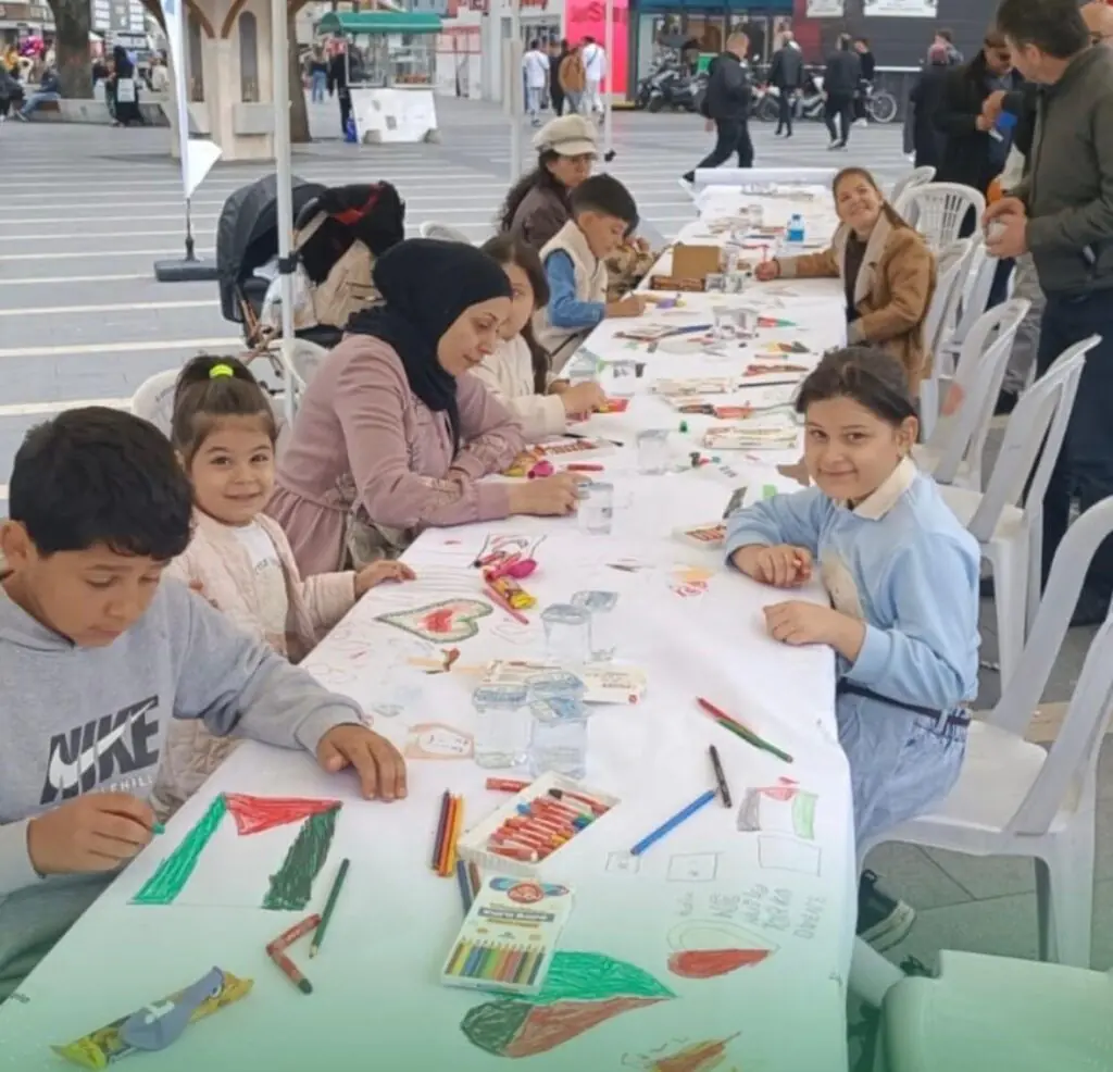 Yetim Vakfı Bursa’da Filistin İçin Çizdi