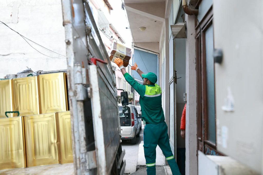 Osmangazi’de Zabıtadan Dev Operasyon: 6,5 Ton Küflü Gıda Ele Geçirildi