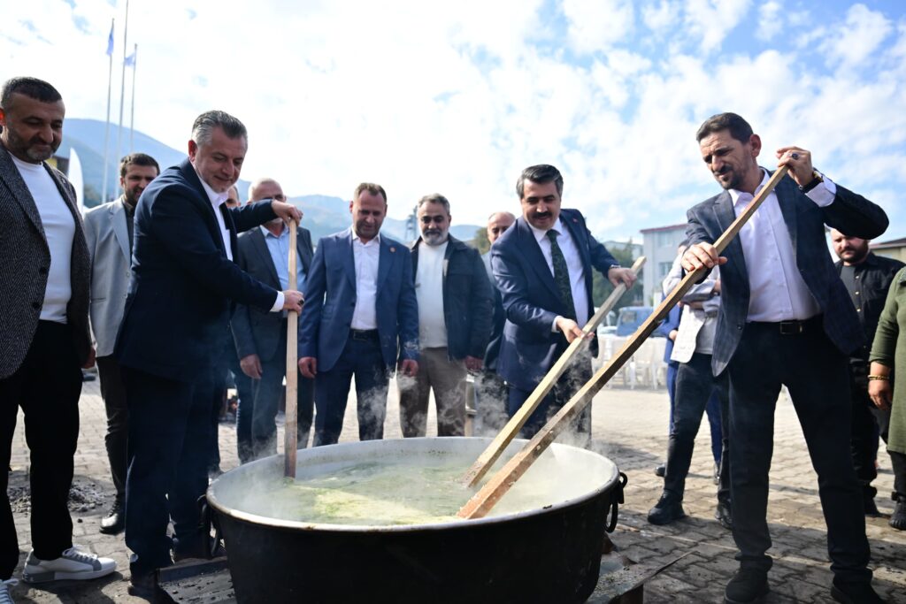 Yıldırım’da Asırlık Gelenek: Nebi Dede Çorbası Dualarla İkram Edildi