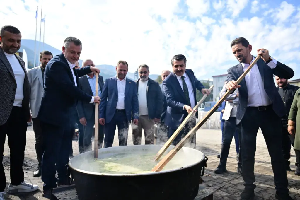 Yıldırım’da Asırlık Gelenek: Nebi Dede Çorbası Dualarla İkram Edildi
