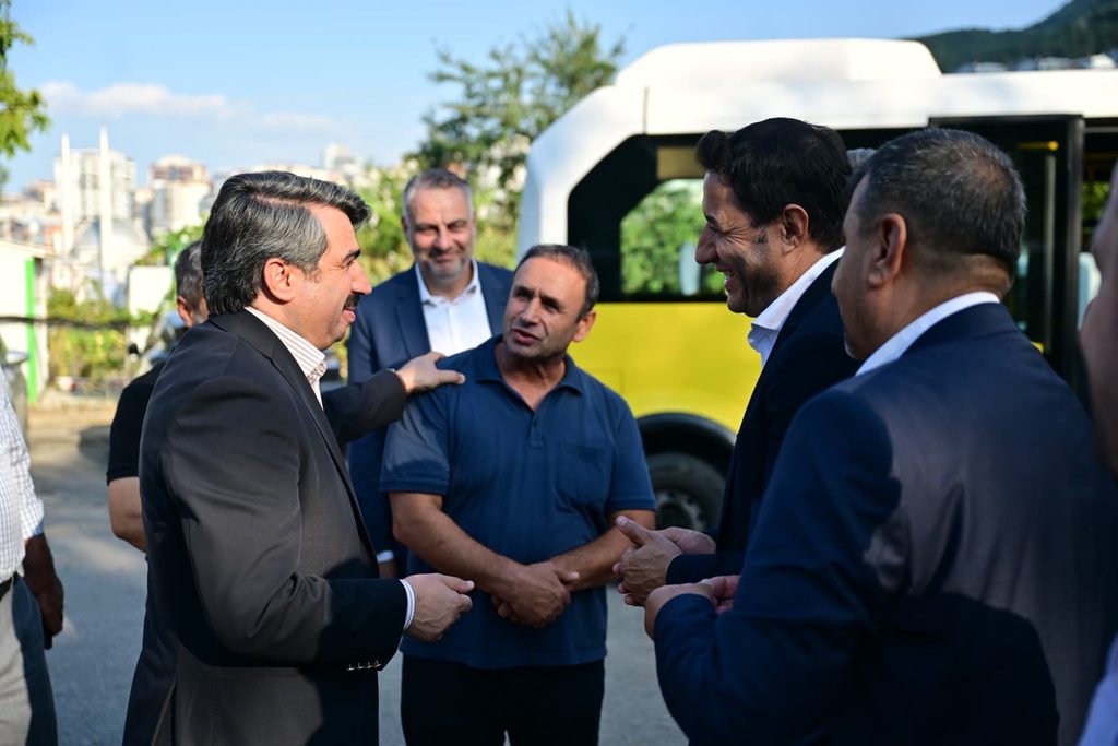 Başkan Oktay Yılmaz Ertuğrulgazi Dolmuş Durağında Esnafla Buluştu Başkan Oktay Yılmaz Ertuğrulgazi Dolmuş Durağında Esnafla Buluştu